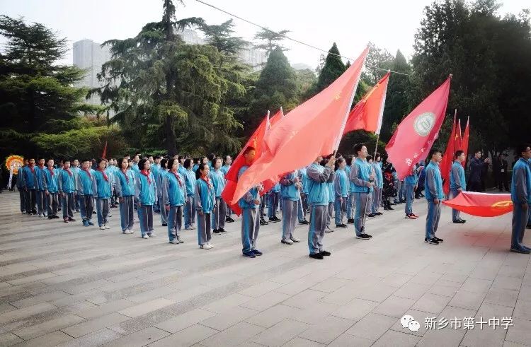 緬懷英雄祭英烈 傳承精神勇向前 | 新鄉(xiāng)市第十中學(xué)“一校三區(qū)”清明節(jié)祭掃活動