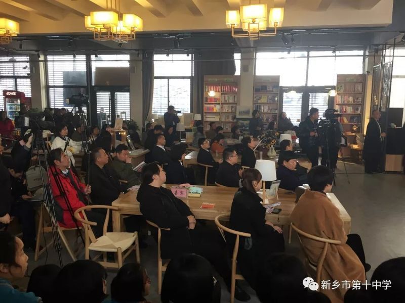 琴潤書香溢校園 ——記新鄉(xiāng)市古琴藝術(shù)首演、新鄉(xiāng)市新華書店尚書房（十中校園店）啟動儀式 暨新鄉(xiāng)市第十中學60華誕慶典