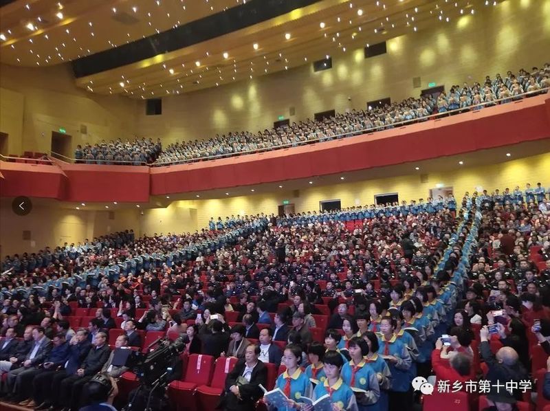 “千人聯(lián)誦”展風(fēng)采，“愛(ài)的教育”潤(rùn)心田