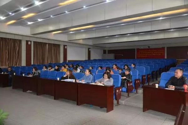 十中沃土育人才，青年才俊展風采