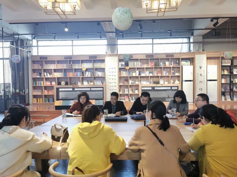 聽課評課共交流 專家指導(dǎo)促成長