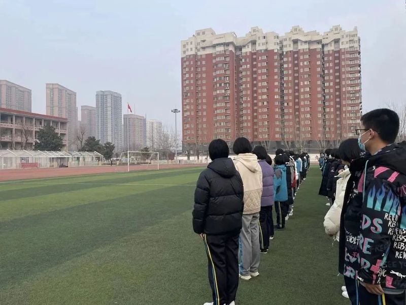 向暖生長 筑夢遠(yuǎn)航——新鄉(xiāng)市第十中學(xué)2022-2023學(xué)年第二學(xué)期開學(xué)典禮暨“開學(xué)第一課”