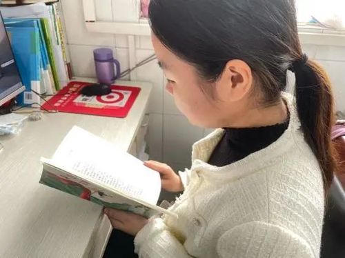 書香潤(rùn)師心 成長(zhǎng)正當(dāng)時(shí)——新鄉(xiāng)市第十中學(xué)閱讀分享系列（二）