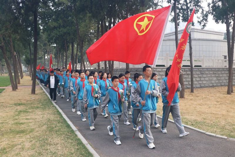 緬懷先烈志 共鑄中華魂——新鄉(xiāng)市第十中學(xué)一校四區(qū)“清明祭英烈”活動(dòng)暨祭奠儀式