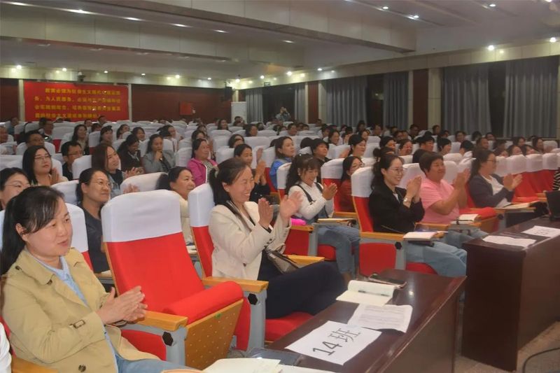 家校同頻同振 師生同心同行——新鄉(xiāng)市第十中學(xué)2024-2025學(xué)年上學(xué)期家長(zhǎng)學(xué)校（二）