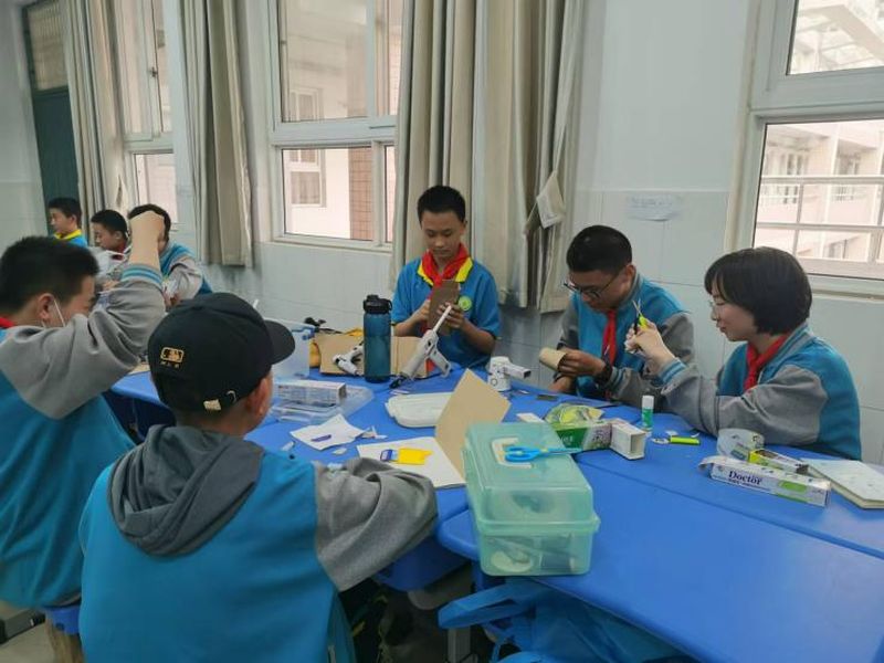 《物理實(shí)踐課——制作潛望鏡》——新鄉(xiāng)市第十中學(xué)物理組科學(xué)教育優(yōu)秀課例展評(píng)（二）