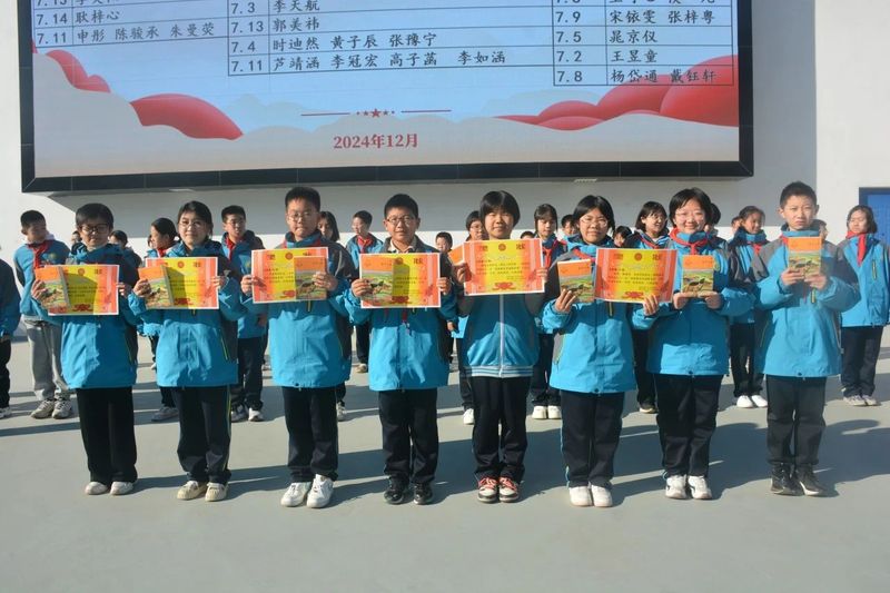 童心向黨，道德模范事跡我來(lái)說(shuō)