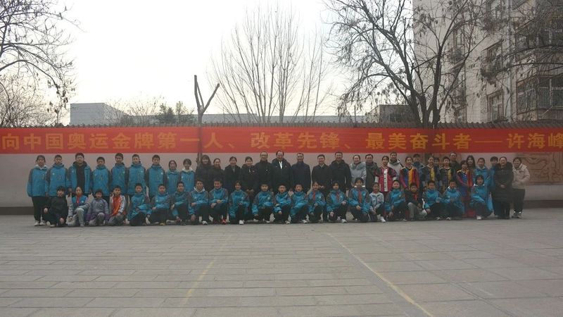 奧運(yùn)冠軍許海峰蒞臨新鄉(xiāng)十中，點(diǎn)燃體育夢(mèng)想之光